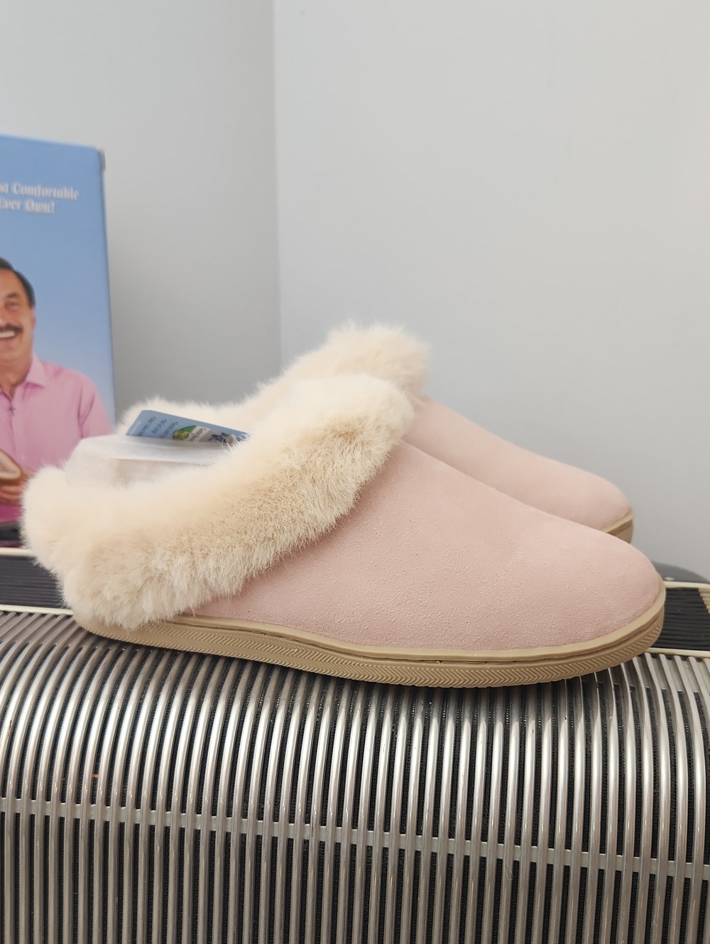 NIB - MY SLIPPERS PINK SUEDE INDOOR/OUTDOOR SOLE SLIPPERS SIZE 6 - Picture 2 of 7